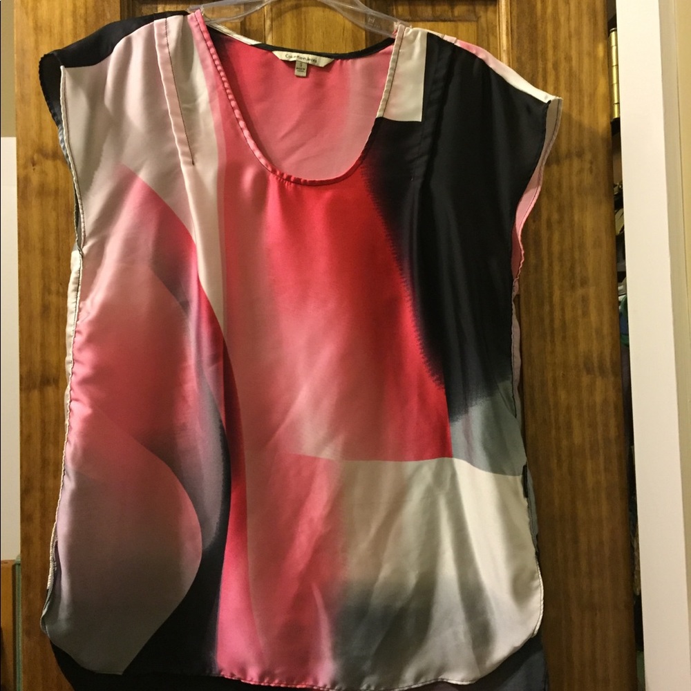 Calvin Klein short sleeve fashion top.